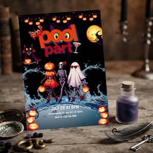 Könnte beinhalten: Ein rechteckiger Halloween-Poolparty-Einladungsflyer mit dem Text "pool party" in Orange und Rot, illustriert mit einer kürbisköpfigen Figur, einem Skelett und einem Geist im Wasser sowie Veranstaltungsdetails für den 28. Juli um 18 Uhr.