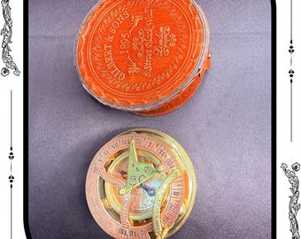 Brújula de latón con reloj de sol, estuche de cuero, herramienta direccional grabada, decoración náutica de estilo vintage