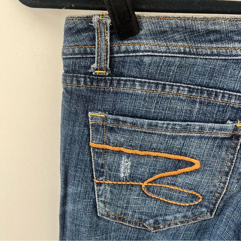 Seven7 Y2K Vaqueros acampanados clásicos de tiro bajo con lavado medio, talla 26 imagen 9