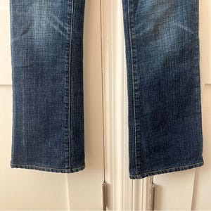 Seven7 Y2K Vaqueros acampanados clásicos de tiro bajo con lavado medio, talla 26 imagen 7