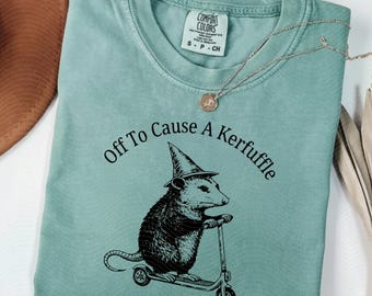 ポッサムが騒ぎを起こすTシャツ | 面白いオポッサムのPNG画像、皮肉な動物の名言、風変わりなユーモアのデジタルダウンロード