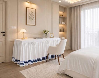 Spódnica biurkowa NiceBeddings wykonana w 100% z bawełny z potrójnym haftem,