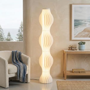 Lámpara de pie bohemia ondulada de diseño orgánico, moderna luz de pie LED para una acogedora sala de estar.