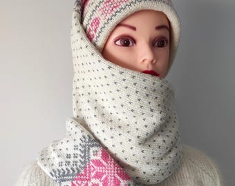 Gorro largo de punto con diseño de reno, rosa y blanco, para mujer