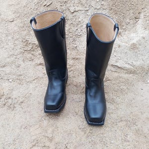 Handgjorda svarta läderkavalleristövlar | Fyrkantig tå, historisk återskapning