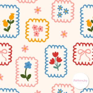 Op de afbeelding: Een herhalend patroon van kleurrijke bloemmotieven in vierkante kaders met geschulpte randen. De bloemen omvatten tulpen, strikken en andere kleine bloesems in tinten geel, rood, roze en blauw, tegen een crèmekleurige achtergrond.