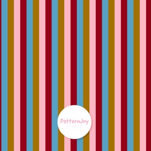 Pode incluir: Um padrão de listras verticais repetitivas com faixas alternadas em azul claro, amarelo mostarda, rosa claro e vermelho escuro. Um logotipo circular branco está centralizado na parte inferior, contendo o texto PatternJoy Studio em letras rosas.