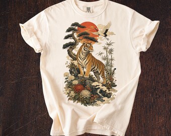Vintage Japans T-shirt met tijgerprint, shirt met bloemen Aziatische kunst, retro samoeraistijl Comfort Colors® T-shirt met tijgercadeau