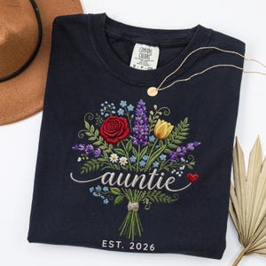 Chemise fleurie tante personnalisée, Couleurs confortables avec fausse broderie, T-shirt fleuri tante neuf