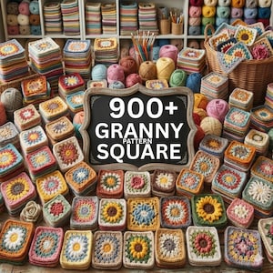 Può includere: Una vasta collezione di colorati quadrati all'uncinetto disposti in pile e in un cesto di vimini, con vari motivi floreali e geometrici. Un cartello decorativo centrale mostra il testo bianco 900+ GRANNY SQUARE PATTERN.