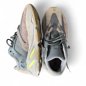 yeezy 700 grey and pink