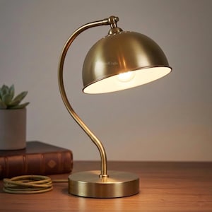 Lámpara de mesa moderna de latón, lámpara de escritorio minimalista de metal, lámpara de mesita de noche de mediados de siglo, lámpara de lectura con cúpula dorada