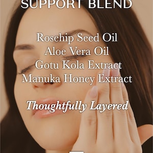 Puede incluir: Un anuncio de producto para el cuidado de la piel con el texto BOTANICAL SUPPORT BLEND, Rosehip Seed Oil, Aloe Vera Oil, Gotu Kola Extract, Manuka Honey Extract, Thoughtfully Layered y el logo de Beauty Secrets Skincare con monograma.