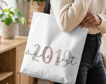 Tasche Müde Seit, Tired Moms Club, personalisiertes Geschenk Mutter, Müde Mamas Club, Geburtsjahr, Baumwolltasche, Jutebeutel
