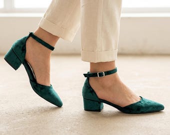Green Velvet Heel ; pointed toe shoes ; low block heels ; evening shoe