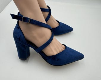 Handgemachte Samt-Block-Absatz-Schuhe, dunkelblaue Criss Cross Strap-Schuhe; Frauenschuhe; Hochzeitsschuhe ; Brautschuhe; Damenschuhe