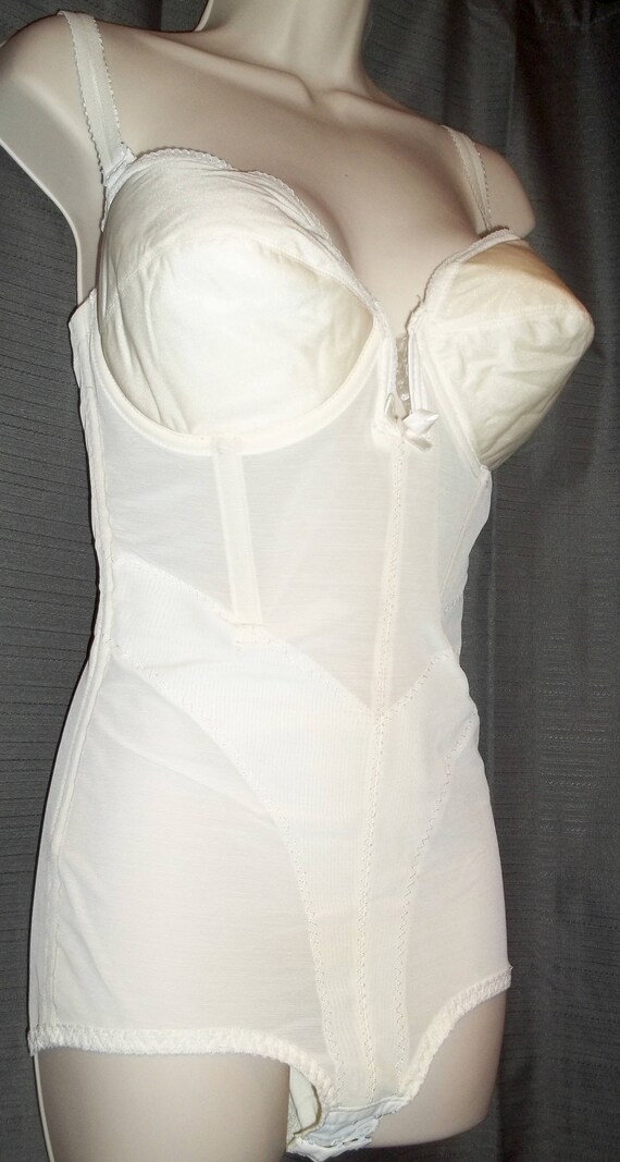 LADY MARLENE 1970s Full Shapewear Cream Size 38C