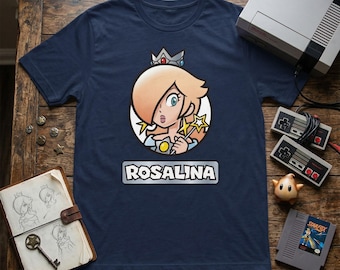 Rosalina Chibi Tee | Retro Weltraum Abenteuer Shirt, 2000er Jahre Gaming Nostalgie Bekleidung
