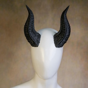 Costume leggero ispirato a Dammon con corna di tiefling