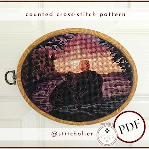 Könnte beinhalten: Ein gezähltes Kreuzstichmuster in einem ovalen Holzrahmen zeigt eine Sonnenuntergangsszene mit zwei Figuren. Der Text "counted cross-stitch pattern" steht oben. Das PDF-Logo befindet sich unten rechts. Der Künstlername ist @stitchholier.