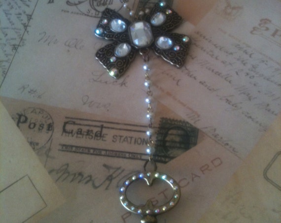 Handmade Vintage Key and Bow Pendant Necklace for Women, Vintage Necklaces, Unique Necklaces, Charm Necklaces, Pendant Necklaces