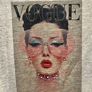 Handgemaakt Retro Lady Vogue T-shirt voor dames met authentieke Swarovski-kristallen afbeelding 1