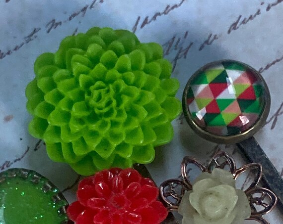Handmade Floral Green and Red Bobby Pin Set for Women