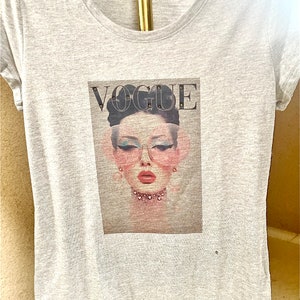 Handgemaakt Retro Lady Vogue T-shirt voor dames met authentieke Swarovski-kristallen afbeelding 2