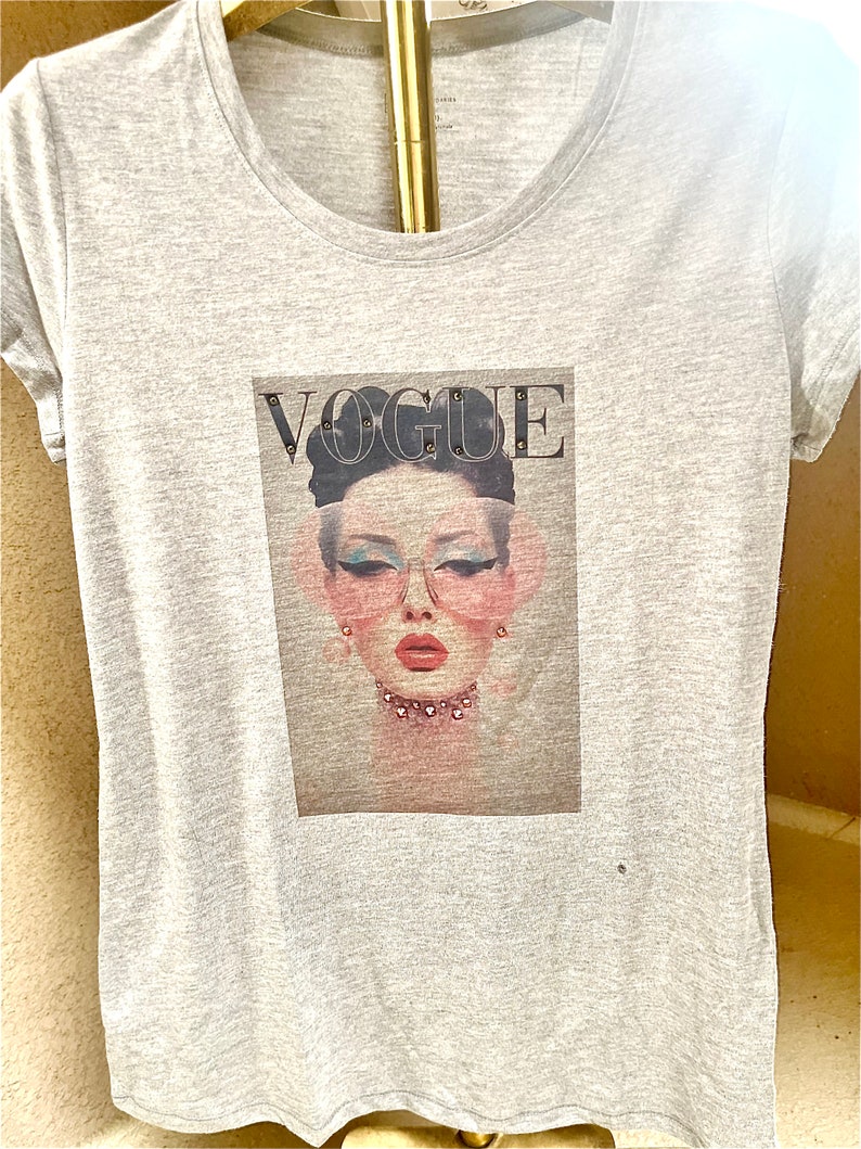 Handgemaakt Retro Lady Vogue T-shirt voor dames met authentieke Swarovski-kristallen afbeelding 2