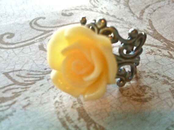 Adjustable Ring, Yellow Rose Ring, Cabochon Ring, Vintage Ring, Resin Ring, Silver Filigree Setting