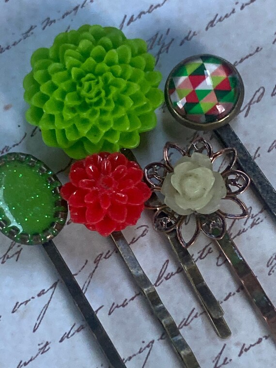 Handmade Floral Green and Red Bobby Pin Set for Women