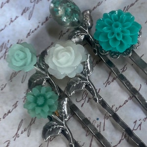 Handmade Floral White and Green  Bobby Pin Set for Women