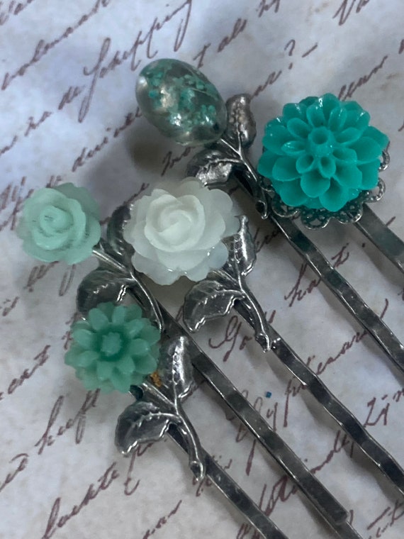 Handmade Floral White and Green  Bobby Pin Set for Women