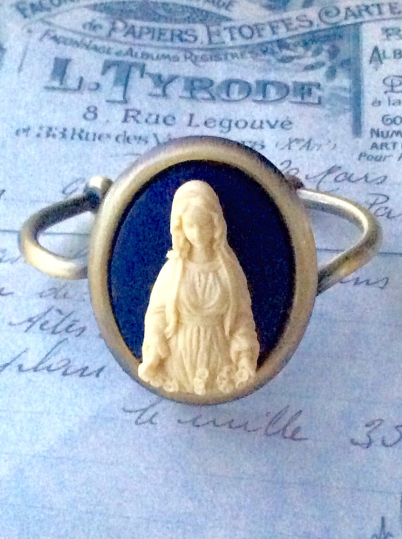 Handmade Virgin Mary Religious Cameo Bangle Bracelet for Women, Religious Bracelet, Cameo Bracelet