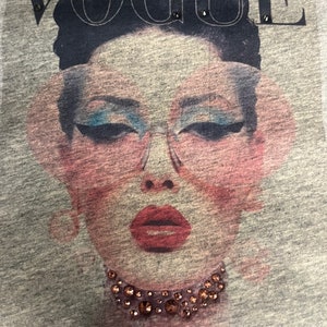Handgemaakt Retro Lady Vogue T-shirt voor dames met authentieke Swarovski-kristallen afbeelding 5