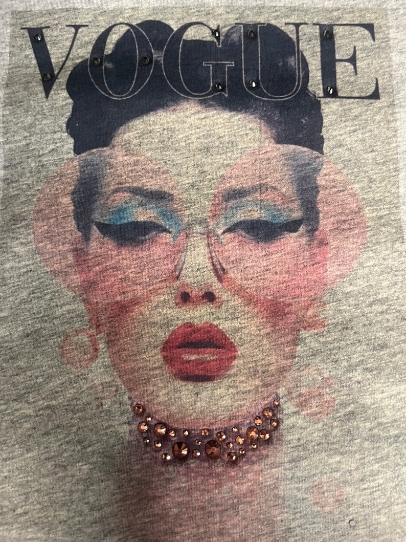 Handgemaakt Retro Lady Vogue T-shirt voor dames met authentieke Swarovski-kristallen afbeelding 5