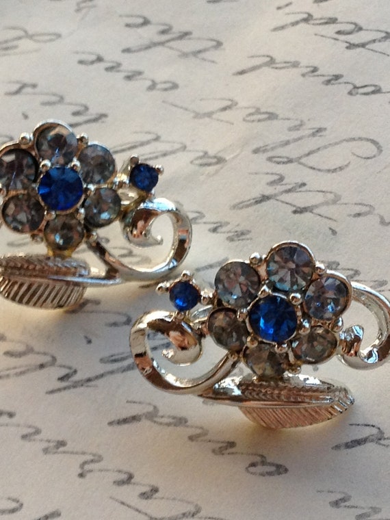 Vintage Earrings, Antique Earrings, 1950s Earrings, Blue Crystal Earrings, Rhinestone Earrings, Flower Earrings, Screw Back Earrings