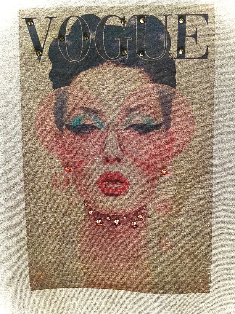 Handgemaakt Retro Lady Vogue T-shirt voor dames met authentieke Swarovski-kristallen afbeelding 3