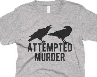 T-Shirt mit Krähenmotiv zum versuchten Mord, True-Crime-T-Shirt