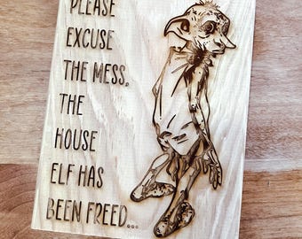 Excuses voor de rommel, de huiself is bevrijd / magische elf lasergegraveerd houten bord