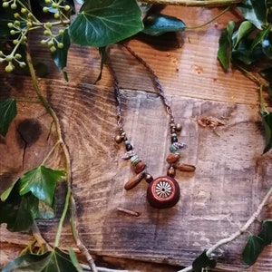 Erdige Halskette Micro Makramee Avocado Stein Anhänger magischen Wald Schmuck Baum Magie Hexe Elf Heidner Schmuck Wald dunkle Psy Fee Fae