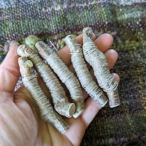 Handgesponnenes Leinengarn - eine Spule 4 m Auf Naturwald-Klöppelfaden Quilting Threads Nähen Reenactment Mittelalter LARP Larp Stickerei