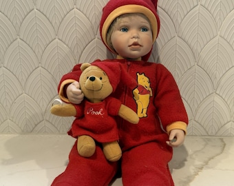 Vintage Ashton Drake Winnie the Pooh Doll "Time For Bed" (A)