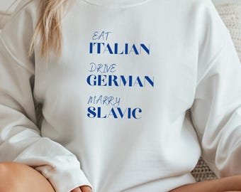 イタリア料理を食べ、ドイツをドライブし、スラブ人と結婚するシャツ、ヨーロッパの伝統を体現したスウェットシャツ、イタリア・ドイツ・スラブのルーツを体現したクルーネック、彼と彼女への文化的な贈り物