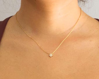 Dainty Flower Gold Necklace – Sparkle Pendant, Stainless Steel, Minimalist Everyday Jewellery for Women