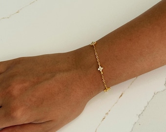 Gold Shiny Clover Bracelet | Stainless Steel Minimalist Dainty Jewellery