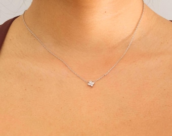 Dainty Flower Silver Necklace – Sparkle Pendant, Stainless Steel, Minimalist Everyday Jewellery for Women
