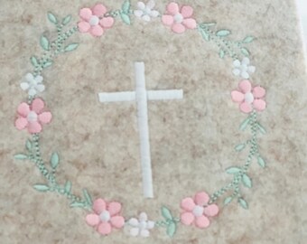 Gotteslobhülle Filz mit Namen - Gotteslob Hülle zur Erstkommunion -  Gastgeschenk Geschenk,Mädchen, Blumenkranz,rosa