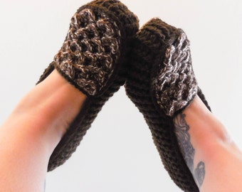 Pantuflas de casa con punto de cocodrilo - Tallas de mujer - Mocasines de escamas de dragón de crochet marrón oscuro con suela de cáñamo - Hechas a pedido