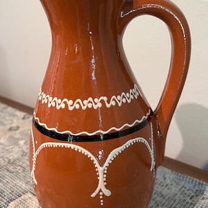 Vintage handgeschilderde terracotta kan volkskunst aardewerk kruik rustieke Spaanse stijl vaas 9,75 inch decoratief schip